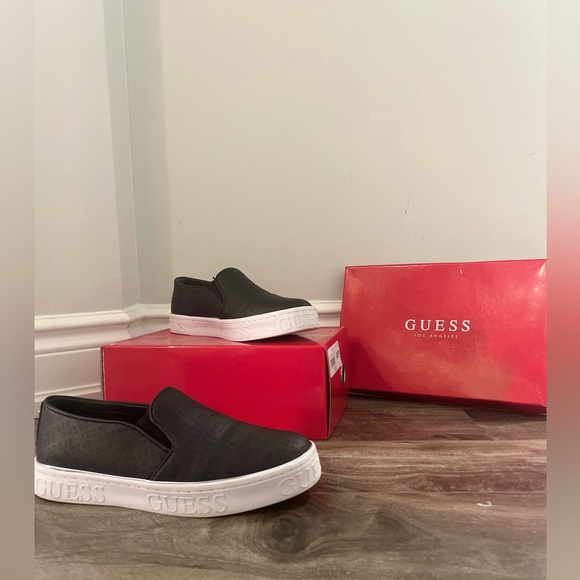Guess Shoes - Picture 4 of 4